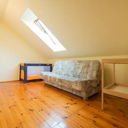 House Listomie